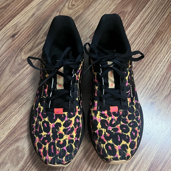 Brooks launch 9 Women's Vibrant Leopard Sneakers - Picture 2 of 10